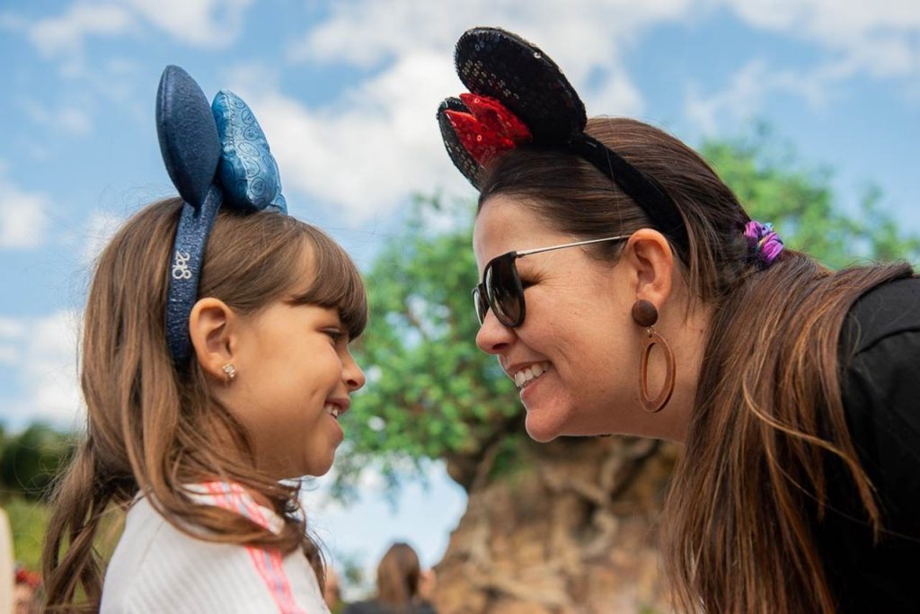 mãe e filha na Disney