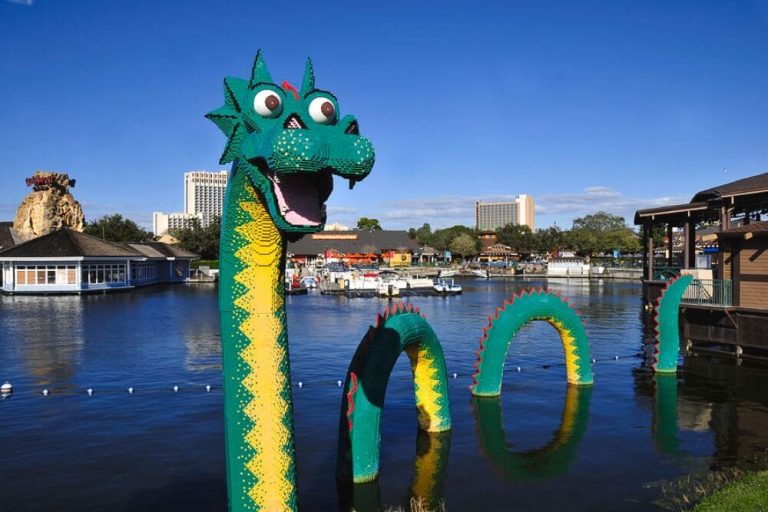 disney springs dragao de lego